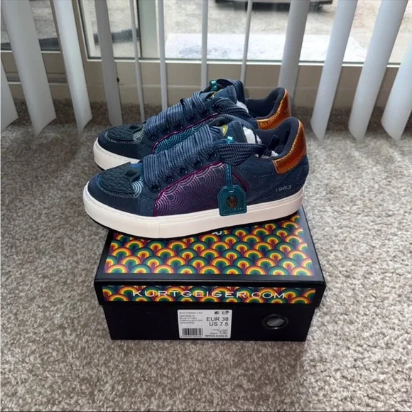 Kurt Geiger Southbank Tag Sneakers - Picture 2 of 5